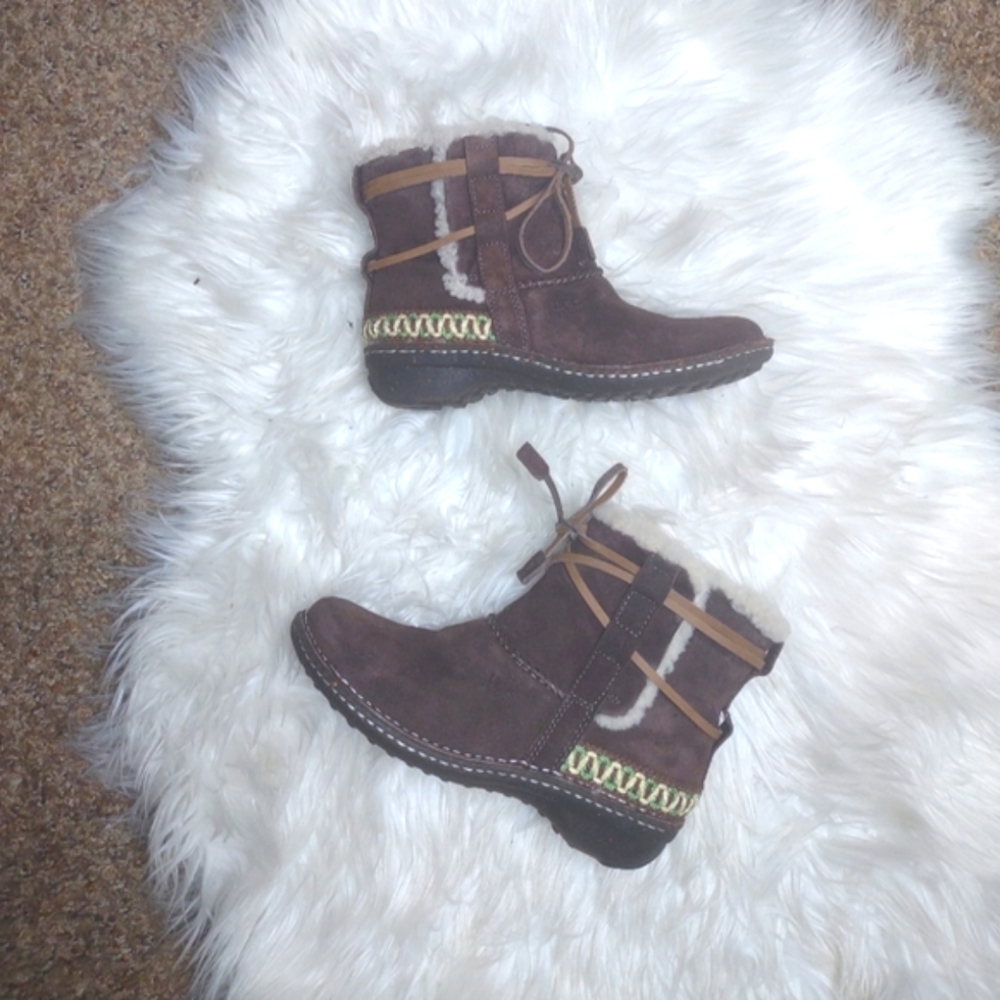 UGG Australia Cove Suede Bootie Sz 7